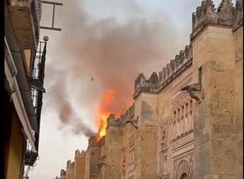 Spagna domato incendio ex moschea Cordova Monumento e salvo Spagna domato incendio ex moschea Cordova Monumento e salvo