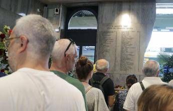 Strage Bologna Bernini contestata da un uomo Credo a lei non al governo