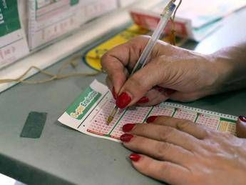 Superenalotto numeri combinazione vincente oggi 25 settembre