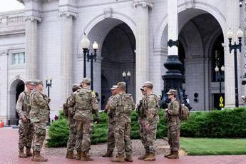 Trump schiera Guardia Nazionale armata a Washington Pronta a reagire Trump schiera Guardia Nazionale armata a Washington Pronta a reagire