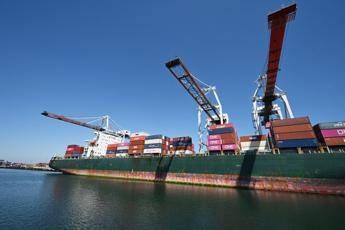 Ue sospende contromisure dopo accordo sui dazi Usa al 15 Ue sospende contromisure dopo accordo sui dazi Usa al 15