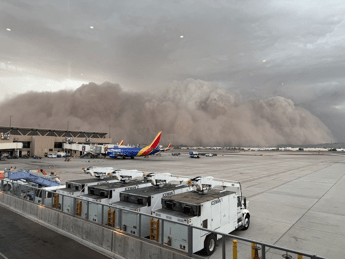Una tempesta di sabbia travolge Phoenix visibilita quasi nulla danni e blackout