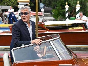 Venezia 2025 Clooney fa tremare il Lido. ma e solo un falso allarme