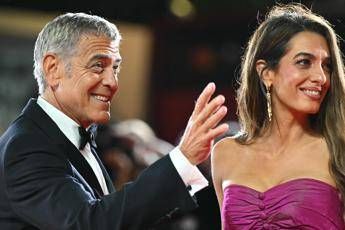 Venezia 2025 ovazione per Clooney dieci minuti di applausi per Jay Kelly Venezia 2025 ovazione per Clooney dieci minuti di applausi per Jay Kelly