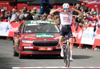 Vuelta Ayuso vince la settima tappa e Traeen sempre in maglia rossa