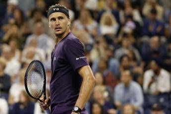 Zverev eliminato dagli Us Open Auger Aliassime lo rimonta in quattro set Zverev eliminato dagli Us Open Auger Aliassime lo rimonta in quattro set