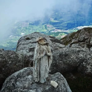 la statua della madonna decapitata