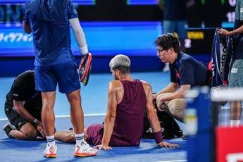 Alcaraz infortunio a Tokyo Carlos si ferma nel match contro Baez cose successo Alcaraz infortunio a Tokyo Carlos si ferma nel match contro Baez cose successo