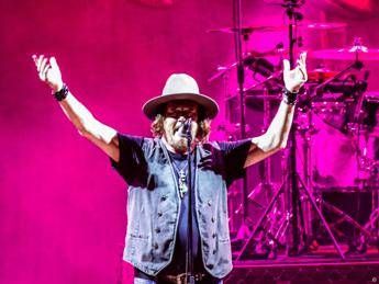 Auguri Zucchero il re del rock blues italiano compie 70 anni