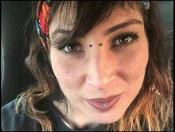 Cinzia Pinna sangue e polvere bianca nella casa del delitto ancora ignoto il movente