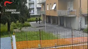 Collanine strappate e pistole puntate in manette la banda della Val Seriana