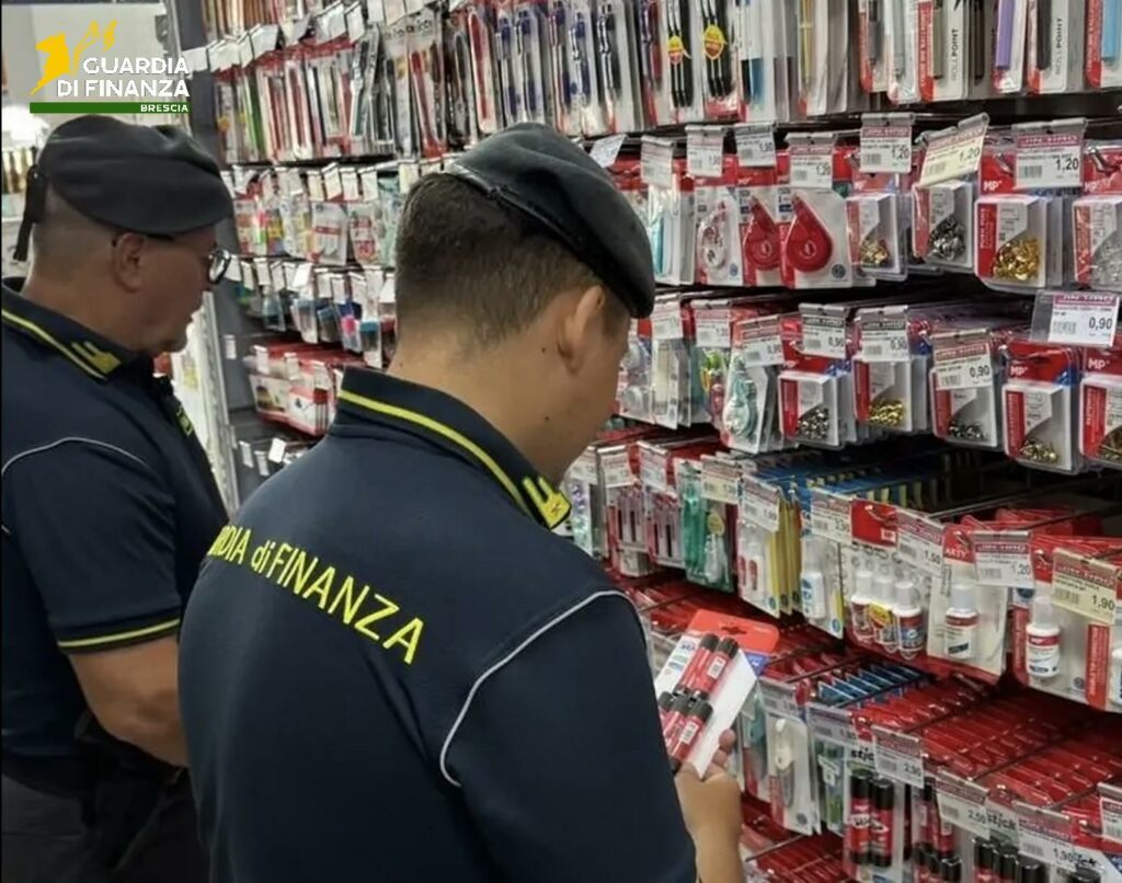 Controlli della Guardia di Finanza sequestrati oltre 3 milioni di articoli scolastici non sicuri nel Bresciano Controlli della Guardia di Finanza sequestrati oltre 3 milioni di articoli scolastici non sicuri nel Bresciano