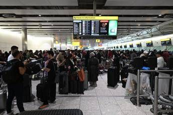 Cyberattacco agli aeroporti europei ancora problemi in alcuni scali Cyberattacco agli aeroporti europei ancora problemi in alcuni scali