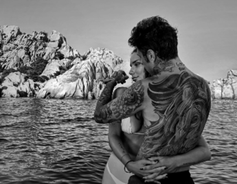 Fedez la fidanzata Giulia Honegger compie gli anni la dedica speciale Fedez la fidanzata Giulia Honegger compie gli anni la dedica speciale