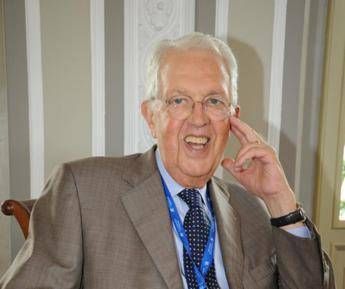 Forum di Cernobbio morto il fondatore Alfredo Ambrosetti aveva 94 anni Forum di Cernobbio morto il fondatore Alfredo Ambrosetti aveva 94 anni
