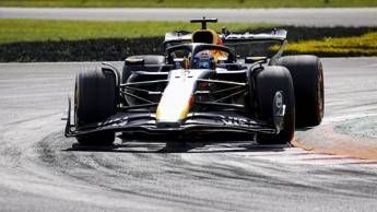 Gp Austin Verstappen vince gara sprint e riapre il Mondiale. Disastro McLaren al via Gp Austin Verstappen vince gara sprint e riapre il Mondiale. Disastro McLaren al via