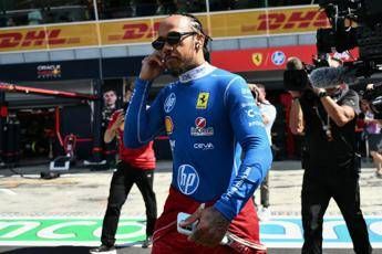 Hamilton da una Rossa. allaltra per il Gp di Monza Lewis arriva allAutodromo in Ducati