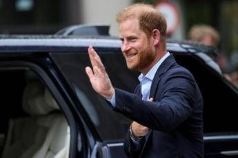 Harry arrivato a Clarence House per incontrare re Carlo