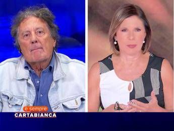 Iacchetti torna a E sempre Cartabianca dopo la lite Non sono un violento Iacchetti torna a E sempre Cartabianca dopo la lite Non sono un violento