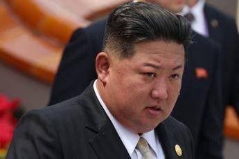 Kim e la stretta di mano al presidente del Parlamento sudcoreano il racconto Kim e la stretta di mano al presidente del Parlamento sudcoreano il racconto