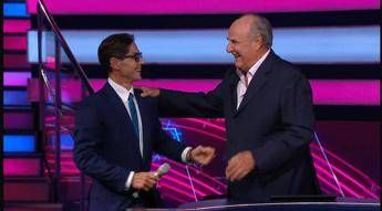 La ruota della fortuna a sopresa in studio arriva Pier Silvio Berlusconi Fatto piccolo miracolo La ruota della fortuna a sopresa in studio arriva Pier Silvio Berlusconi Fatto piccolo miracolo