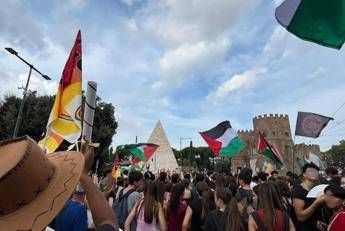 Lo sciopero per Gaza nelle piazze da Genova a Roma manifestazioni in tutta Italia Lo sciopero per Gaza nelle piazze da Genova a Roma manifestazioni in tutta Italia