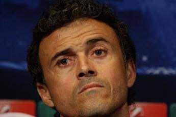 Luis Enrique cade dalla bici allenatore Psg si rompe clavicola