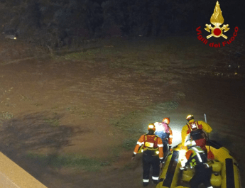 Maltempo al Nord temporali e allagamenti disagi in Veneto e Friuli. Chiusi parchi a Genova Maltempo al Nord temporali e allagamenti disagi in Veneto e Friuli. Chiusi parchi a Genova