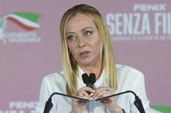Meloni lelogio di Le Figaro Popolarita e maggioranza chiara percorso senza errori