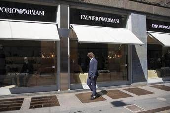 Milano Fashion Week oggi la prima sfilata Emporio Armani dopo la morte di re Giorgio Milano Fashion Week oggi la prima sfilata Emporio Armani dopo la morte di re Giorgio