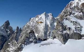 Monte Bianco alpinista precipita per 150 metri Monte Bianco alpinista precipita per 150 metri