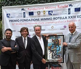 Mostra Venezia 2025 a Paolo Sorrentino il Premio Mimmo Rotella Mostra Venezia 2025 a Paolo Sorrentino il Premio Mimmo Rotella