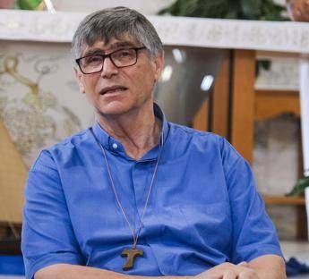 Napoli minaccia a don Maurizio Patriciello durante la messa a Caivano