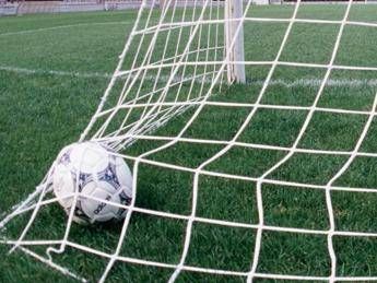 Portiere di 13 anni aggredito da padre avversario lAia Atto vile e inqualificabile Portiere di 13 anni aggredito da padre avversario lAia Atto vile e inqualificabile