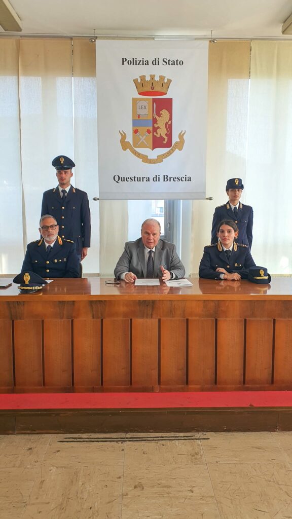 Questura di Brescia revocati 44 porti darma sequestrate oltre 300 armi da fuoco Questura di Brescia revocati 44 porti darma sequestrate oltre 300 armi da fuoco