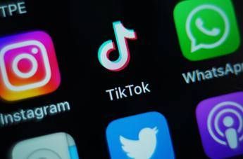 TikTok Francia verso il bando per i minori E tossico e crea dipendenza