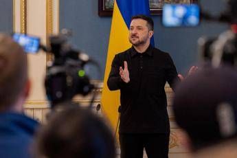 Ucraina raid russi su Kiev nella notte. Zelensky Italia potrebbe essere la prossima