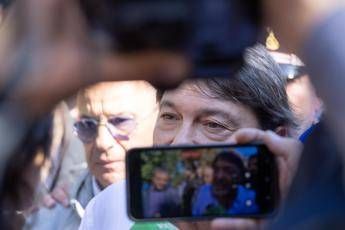 Attentato a Ranucci il giornalista Bomba per zittire Report Obiettivo sbagliato Attentato a Ranucci, il giornalista: “Bomba per zittire Report? Obiettivo sbagliato”