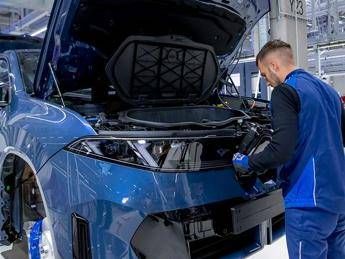 BMW Group apre a Debrecen il suo stabilimento piu innovativo e sostenibile
