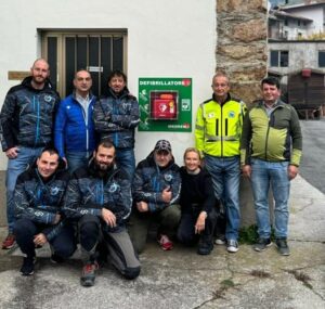 Collio il Gruppo Quad dona un defibrillatore a San Colombano un gesto di solidarieta per la comunita