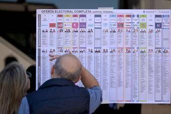 Elezioni Argentina al via lo spoglio laffluenza e stata bassa Elezioni Argentina al via lo spoglio laffluenza e stata bassa