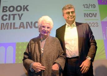 Emanuele Fiano contestato alla Ca Foscari Segre Gli invio un materno saluto Emanuele Fiano contestato alla Ca Foscari Segre Gli invio un materno saluto