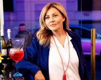 Eva Grimaldi a La volta buona Ho rischiato la vita per rifare il seno Eva Grimaldi a La volta buona Ho rischiato la vita per rifare il seno
