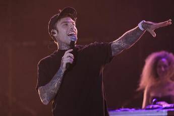 Fedez annuncia il suo primo libro titolo copertina e significato