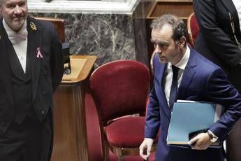 Francia Lecornu salvo per 18 voti respinta prima mozione di sfiducia Francia Lecornu salvo per 18 voti respinta prima mozione di sfiducia