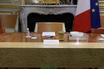 Francia tra consultazioni e dimissioni come funziona il Paese durante la crisi politica