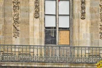 Furto al Louvre ecco quanto valevano i gioielli della corona la stima della procura di Parigi Furto al Louvre, ecco quanto valevano i gioielli della corona: la stima della procura di Parigi