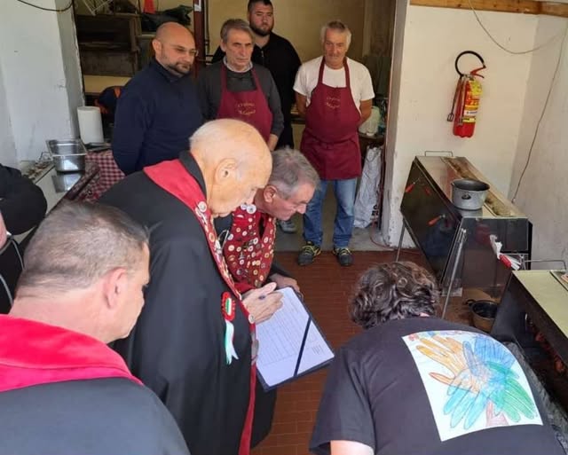 Gardone Val Trompia grande successo per la settima Gara di spiedo vince ancora lAssociazione Andersenfest