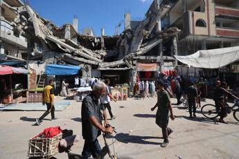 Gaza oggi riapre il valico di Rafah. DallItalia 100 tonnellate di auti e un piano per la ricostruzione Gaza oggi riapre il valico di Rafah. DallItalia 100 tonnellate di auti e un piano per la ricostruzione