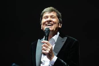 Gianni Morandi festeggia i 60 anni di Cera un ragazzo e nel 2026 va in tour Gianni Morandi festeggia i 60 anni di Cera un ragazzo e nel 2026 va in tour